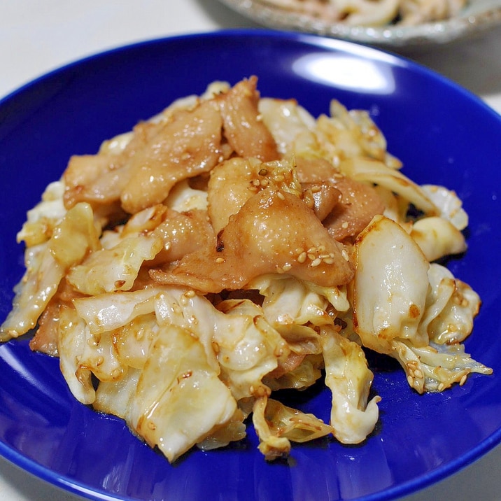 鶏皮とキャベツの味噌炒め